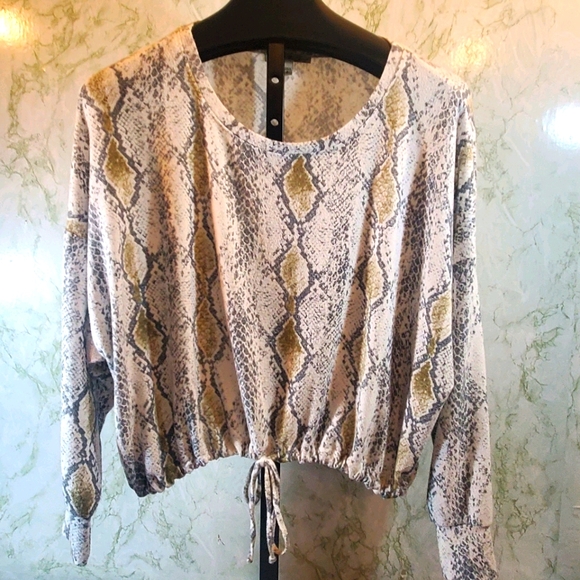 express one eleven tops